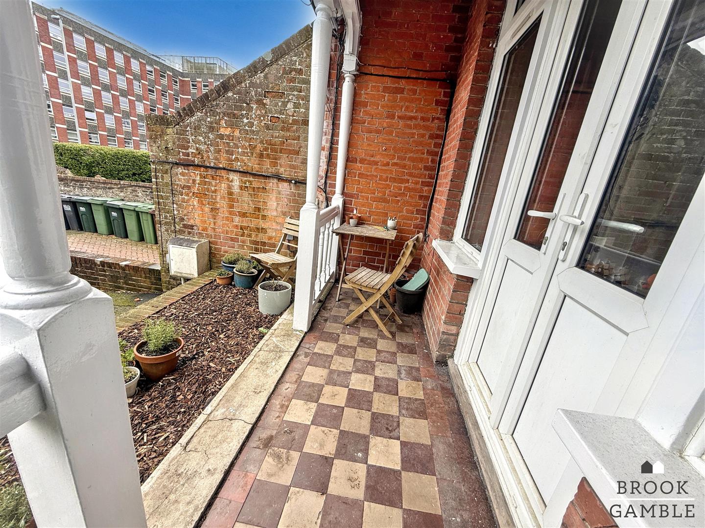 2 Bedroom Apartment. 9 Upper Avenue in Eastbourne,  11